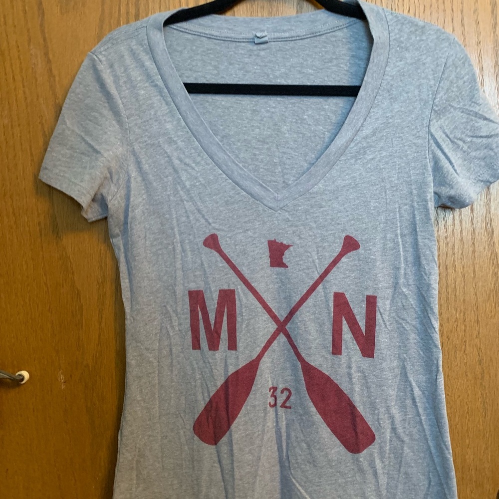 Minnesota T-shirt. Large. Women’s fit.